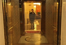 广州珠江宾馆客梯.JPG